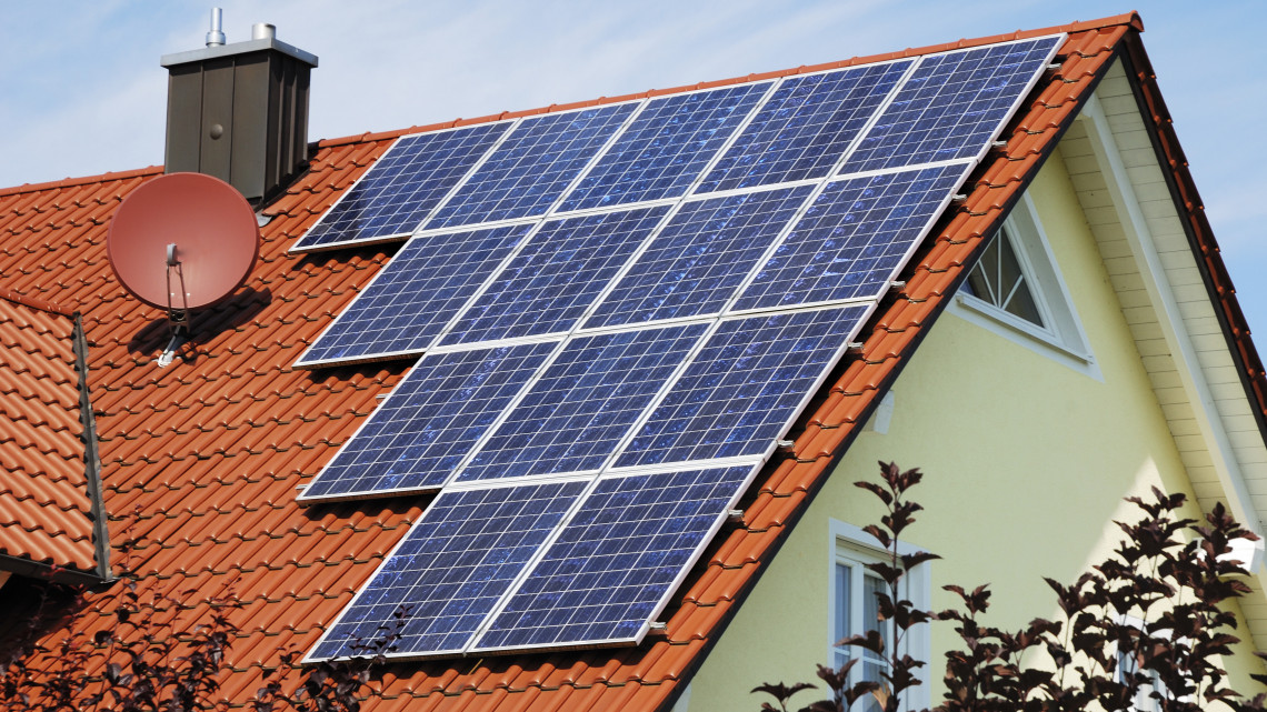Hazánk egyre zöldebb: 2854 darab új napelemes kiserőművet telepítettek tavaly