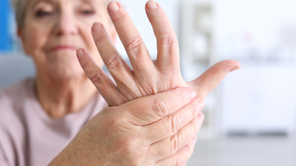 hogyan kell kezelni a hüvelykujjízület osteoarthritisét ízületi fájdalom fájdalom miatt