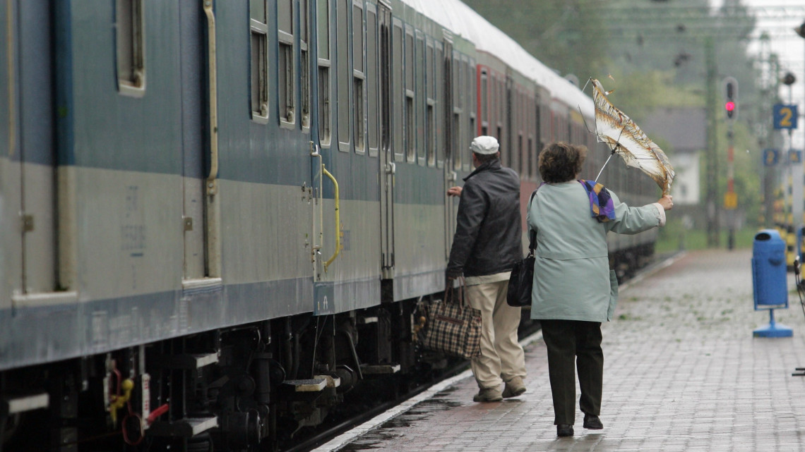 Megbénult a vasút: több órás késéssel érkeztek meg csak az utasok Sopronba