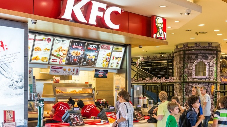 Kitört a botrány a tatabányai KFC-ben: káosz, felfordulás van