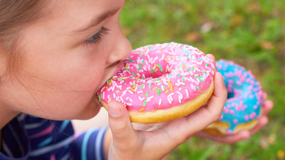 Egészségtelenebbek a magyar gyerekek, mint a felnőttek: brutálisan sok cukrot esznek