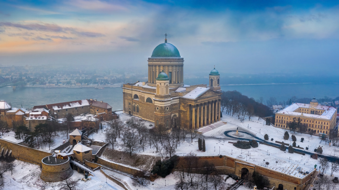 Durva: bombát találtak Magyarország legnagyobb egyházi épületének kupolájában