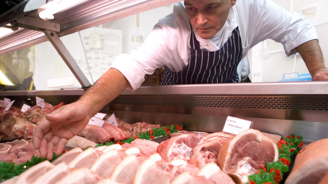 Hatalmas változások a boltokban: januártól feltüntetik a húsok eredetét a pultokban