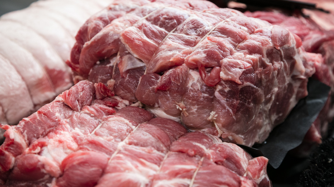 Figyelmeztetnek a szakemberek, csökkentenünk kell a húsfogyasztást: mutatjuk miért