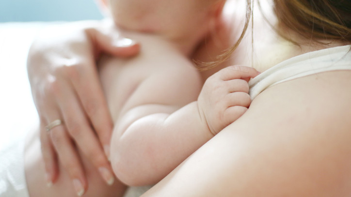 Kétségbeesetten kutatnak a szülők: hiánycikk lett egy fontos csecsemőgyógyszer
