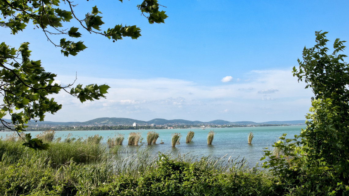 Valami nincs rendben a Balaton vízminőségével: erre bukkantak kutatók a mintákban