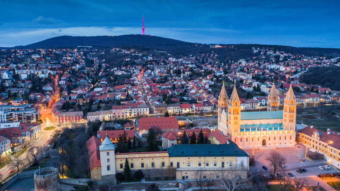 Nem semmi látványossággal csalogat Pécs: csütörtökön startol a fényfesztivál