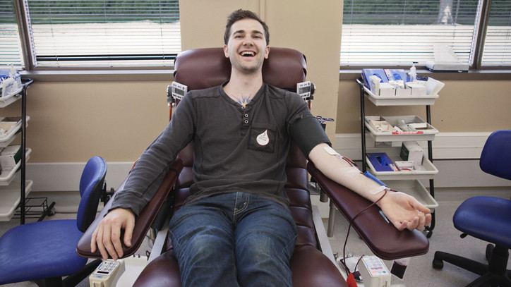 Csak így adhatsz most vért: kötelező szűrésen kell mindenkinek átesni