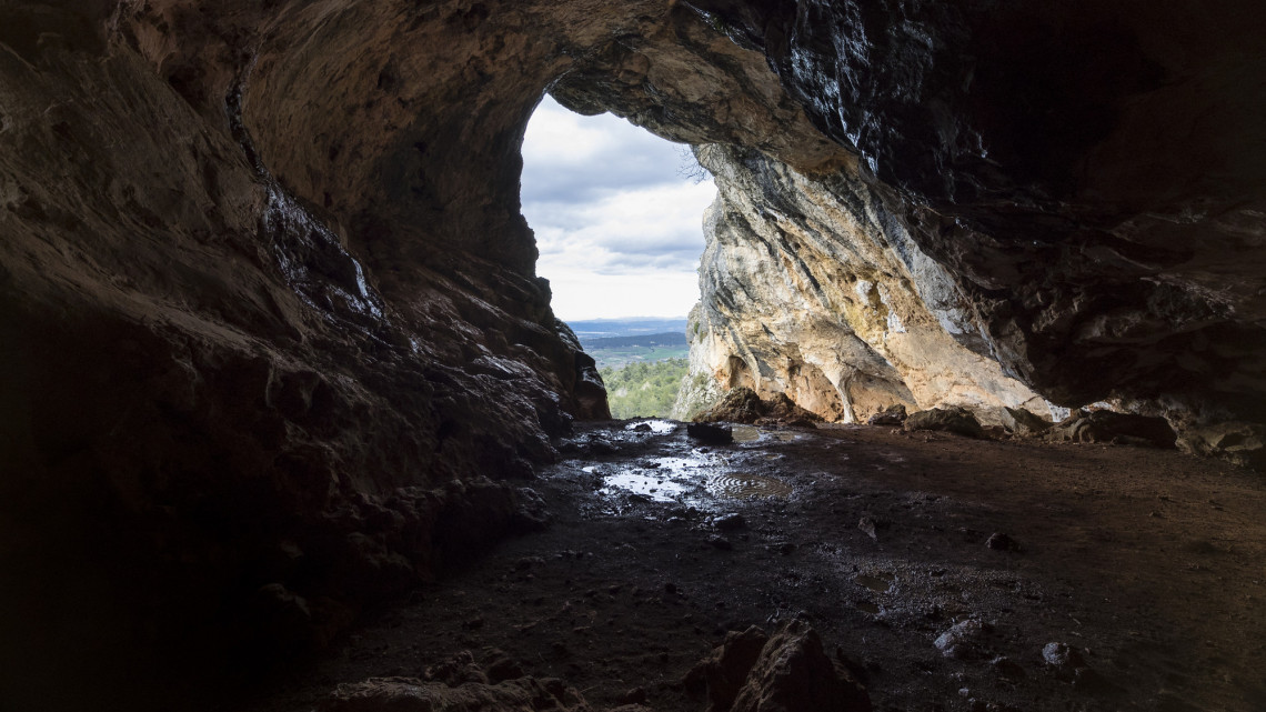 Elképesztő felfedezés a kis településen: rejtélyes barlangjáratokat találtak