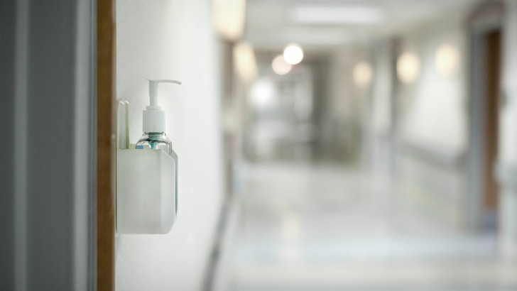Egyre rosszabb a helyzet: már kilenc kórházban él a látogatási tilalom
