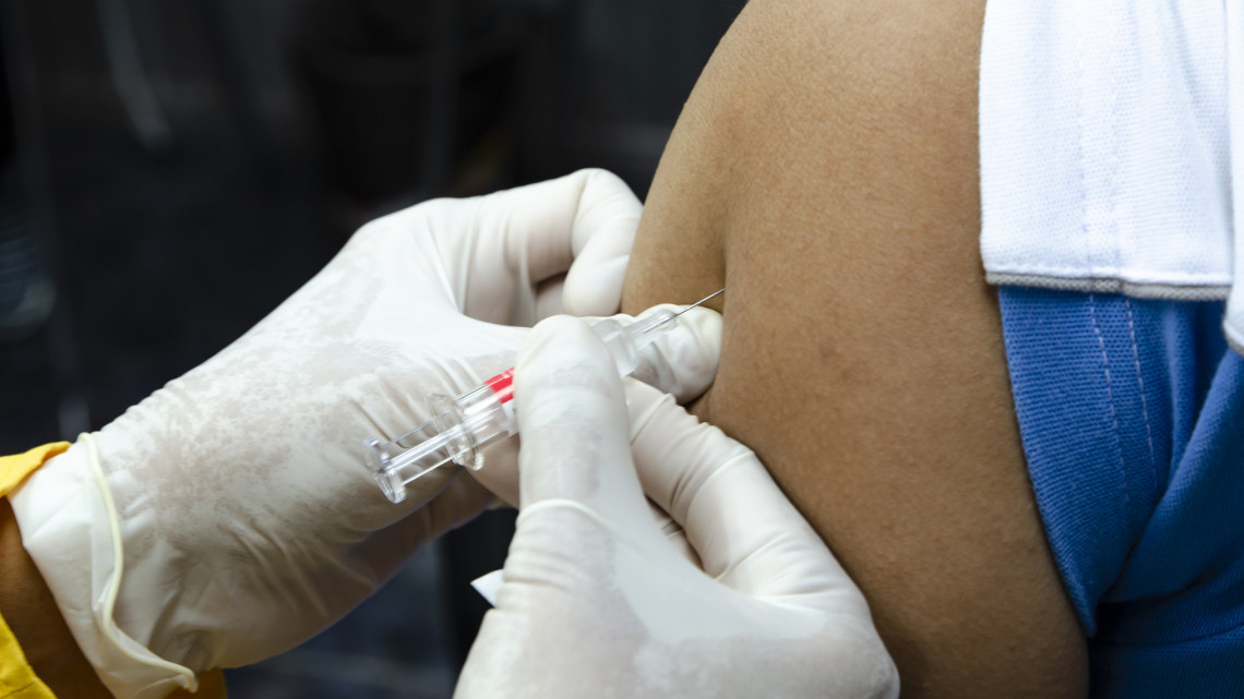 Hétvégén is folytatódott a védőoltások beadása: ezekben az idősotthonokban kapták meg a vakcinát