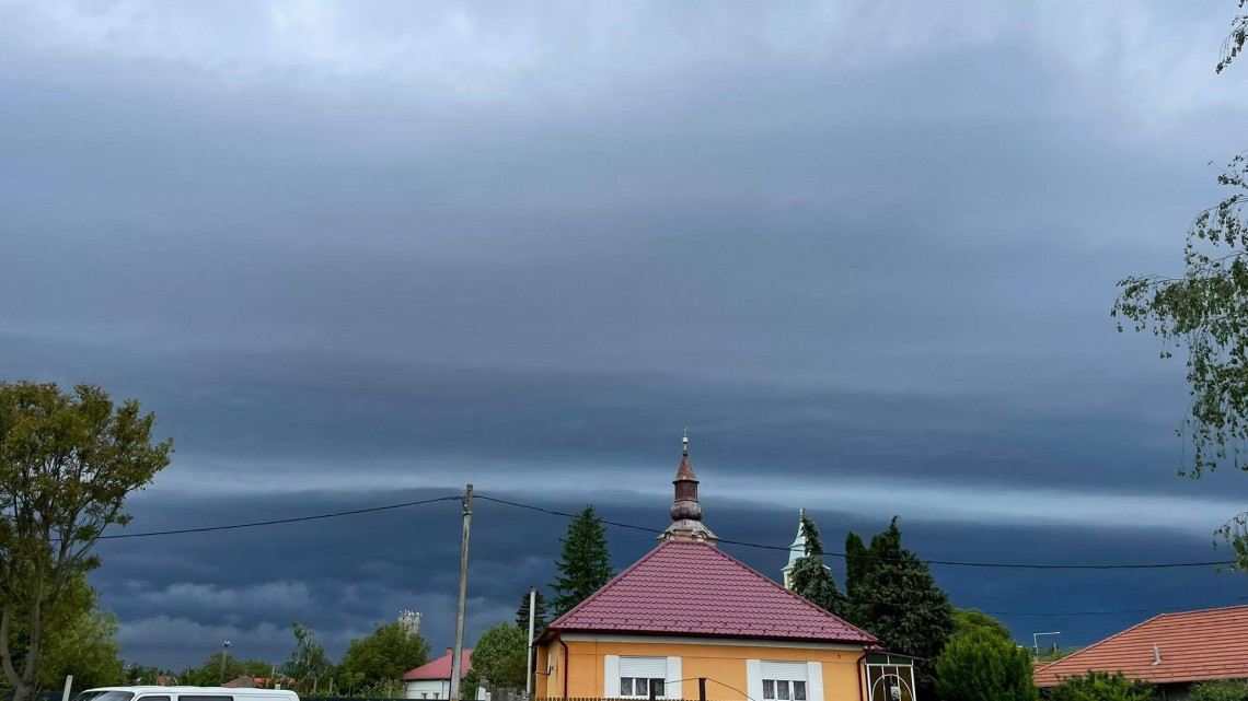 Bámulatos égi jelenség Szabolcsban: fotókon a gigászi szupercella