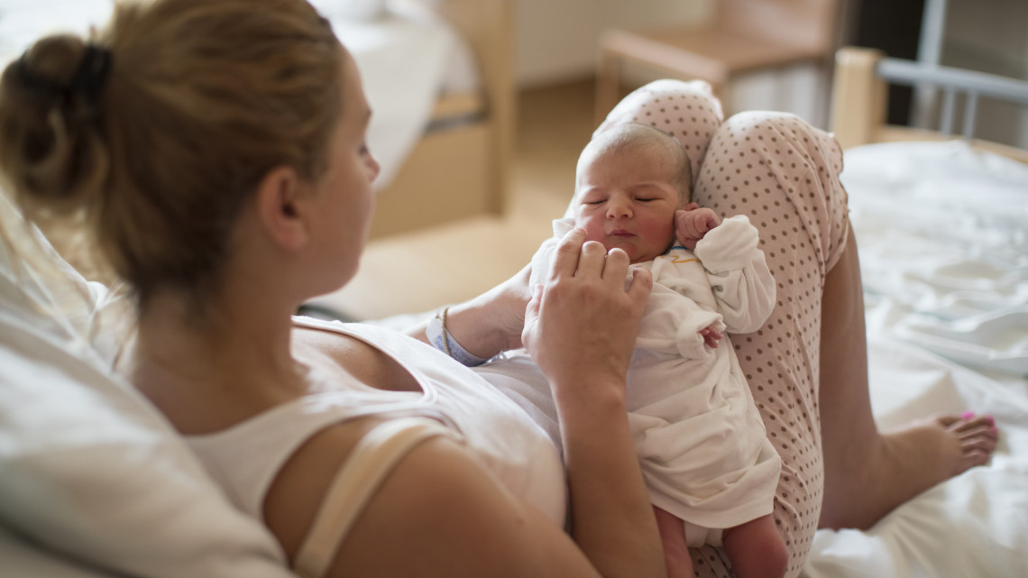 Elképesztő hír: csak nappal szülhetnek ezekben a kórházakban a kismamák