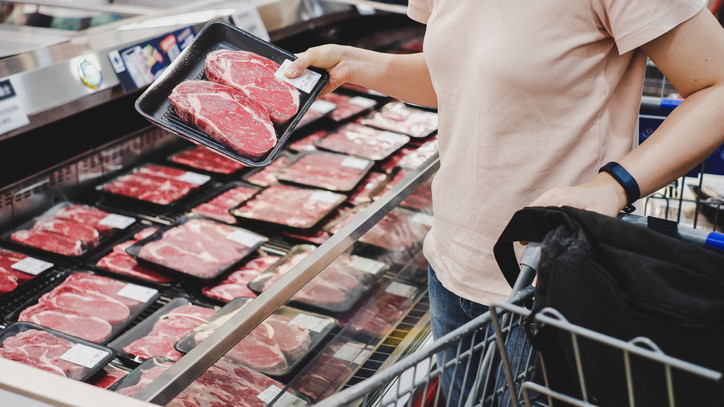 Ez fájni fog a magyar családoknak: durván emelkedik a hús ára a hazai boltokban