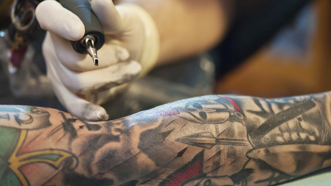 Szigorodnak a szabályozások: ez minden vidéki tetoválószalont érinteni fog