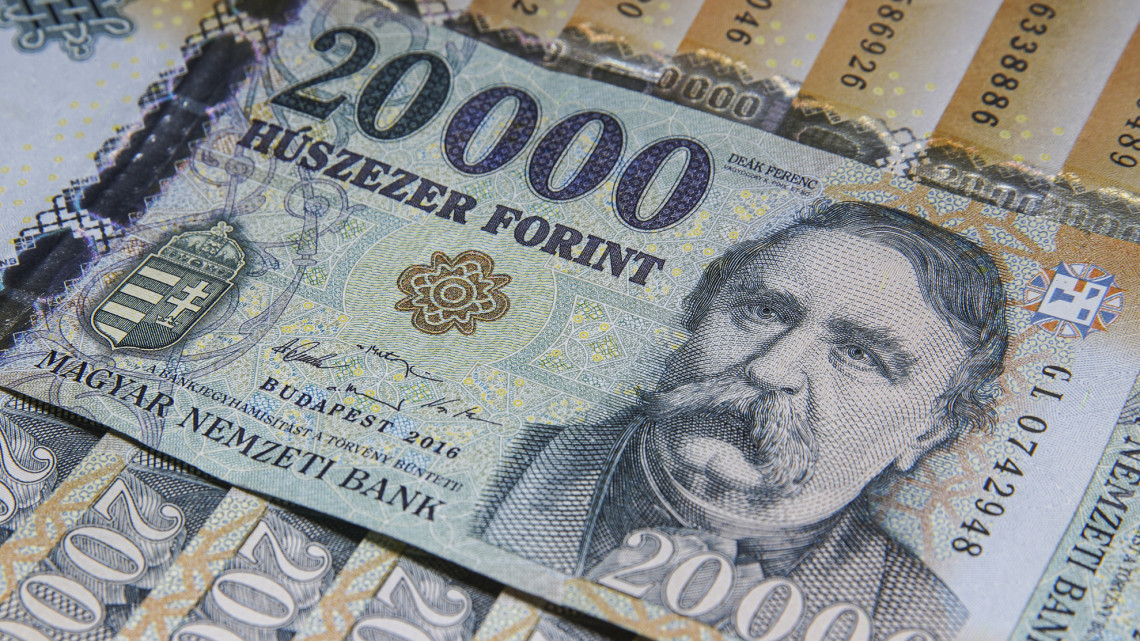 Elszálltak a törlesztőrészletek a bankoknál: mi történik a magyarok hiteleivel?
