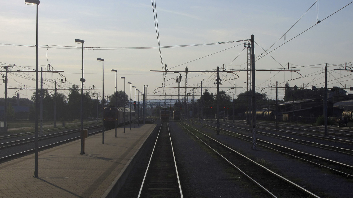 MÁV: késések, kimaradások a dunántúli vasútvonalakon; itt vannak a friss infók