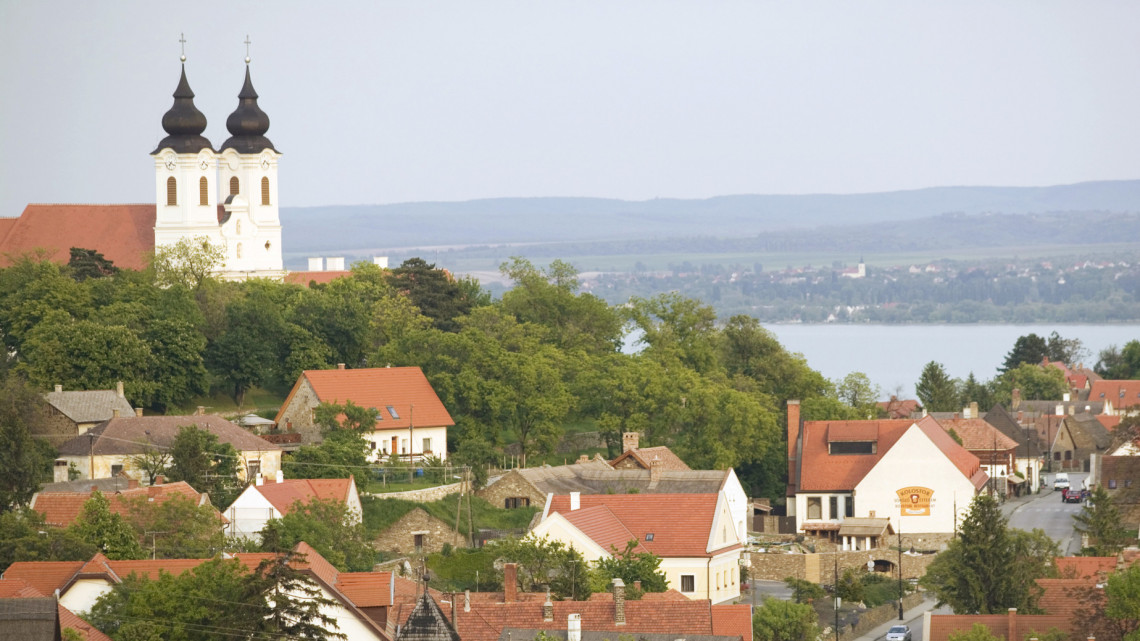 Ide jár a legtöbb magyar: toronymagasan vezet a Balaton, íme a toplisták