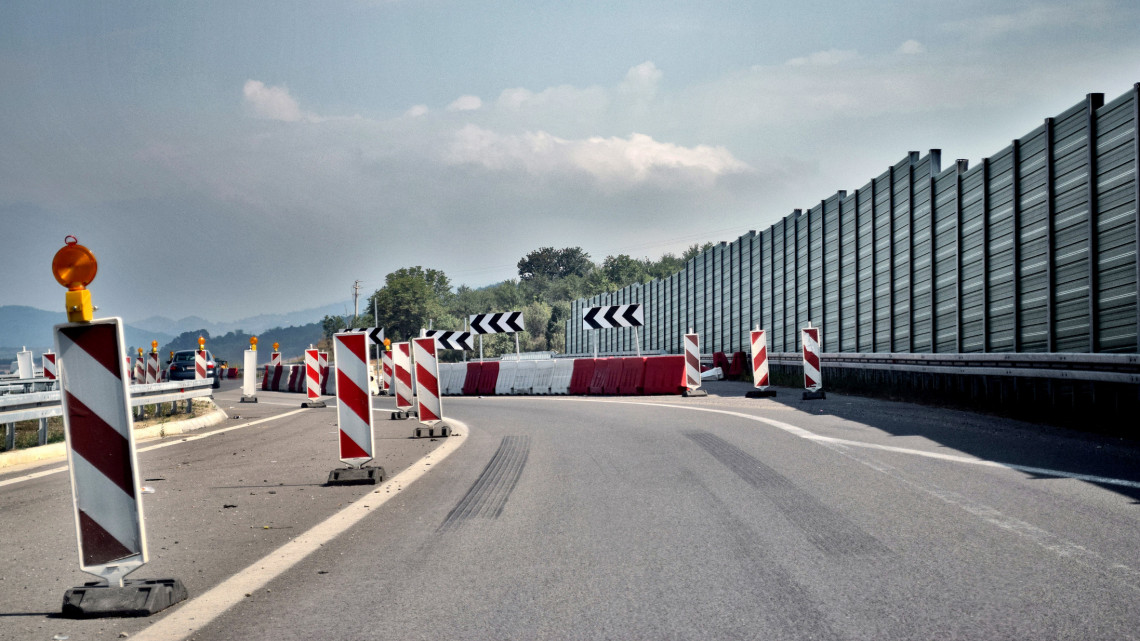 Magyar Közút: szokatlan dolgok jelentek meg ezen a hazai autópályán