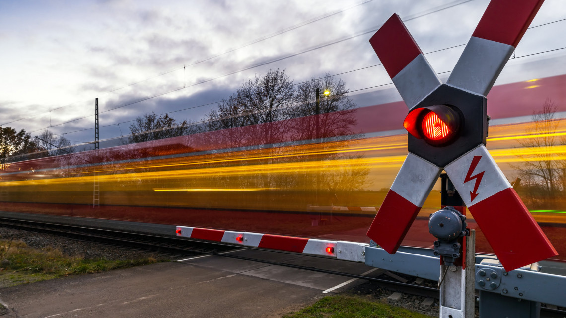 Egyre rosszabb a helyzet: duplájára emelkedett a vasúti átjárós balesetek száma
