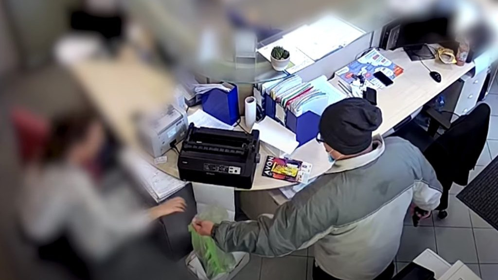 Döbbenetes hír: rendőr rabolhatta ki többször is ugyanazt a pécsi bankot
