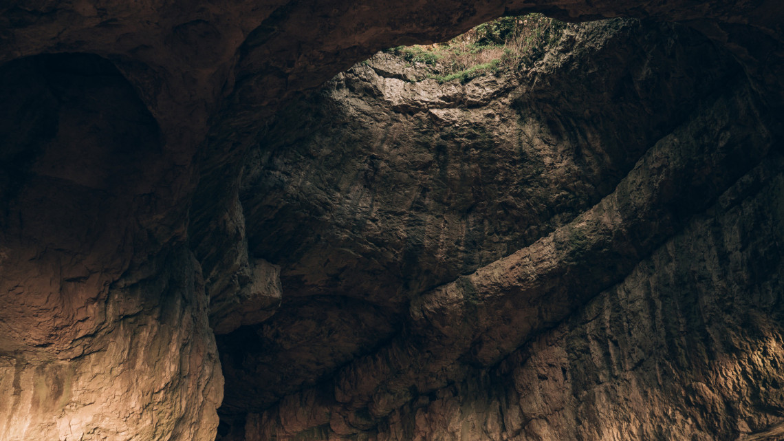 Szörnyű tragédia is történhetett volna: lezuhant egy 15 éves fiú a Pes-kő-barlangnál