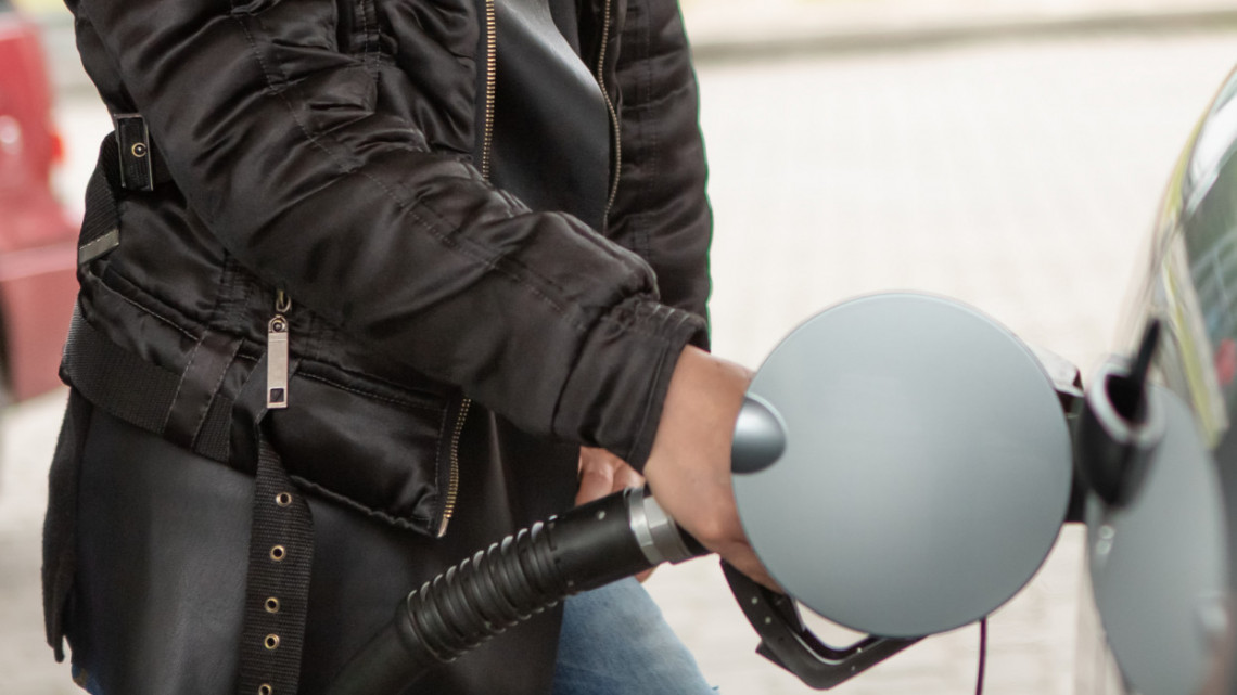 Meddig tart a benzinár-stop? Péntektől tovább emelkednek az üzemanyagárak