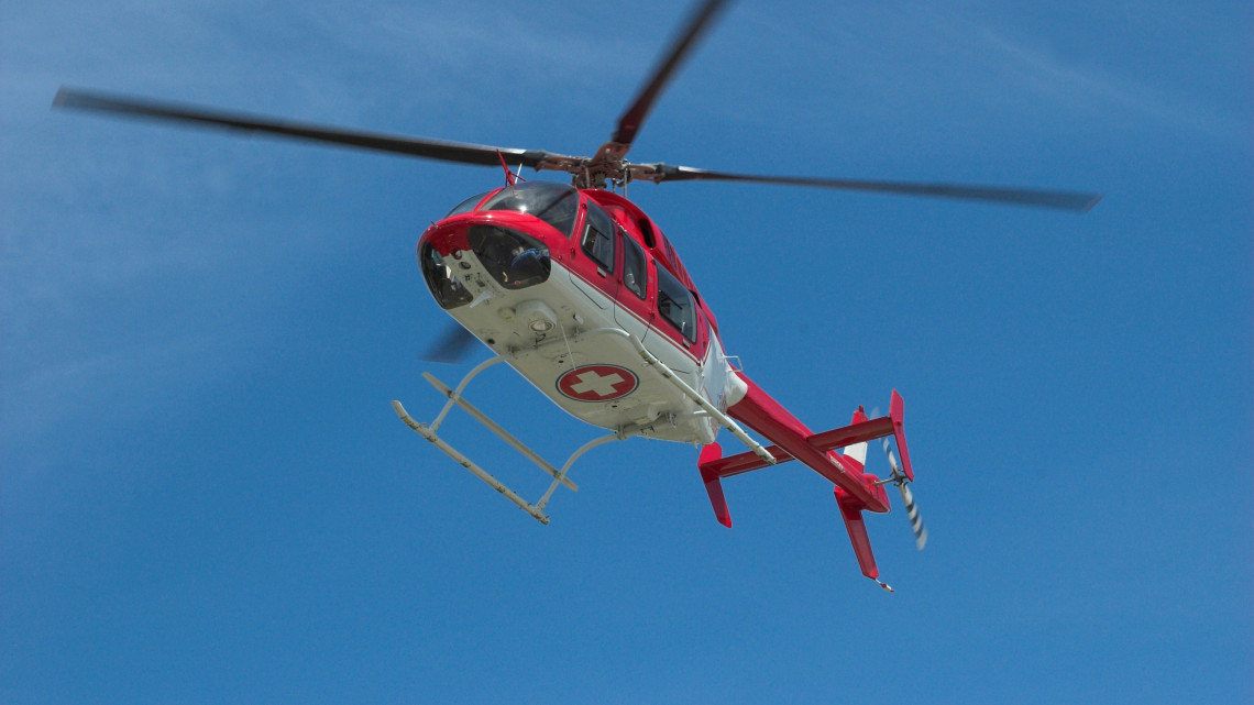 Döbbenetes látlelet a balatoni felújtásokról: ezért landolt a focipályán a mentőhelikopter