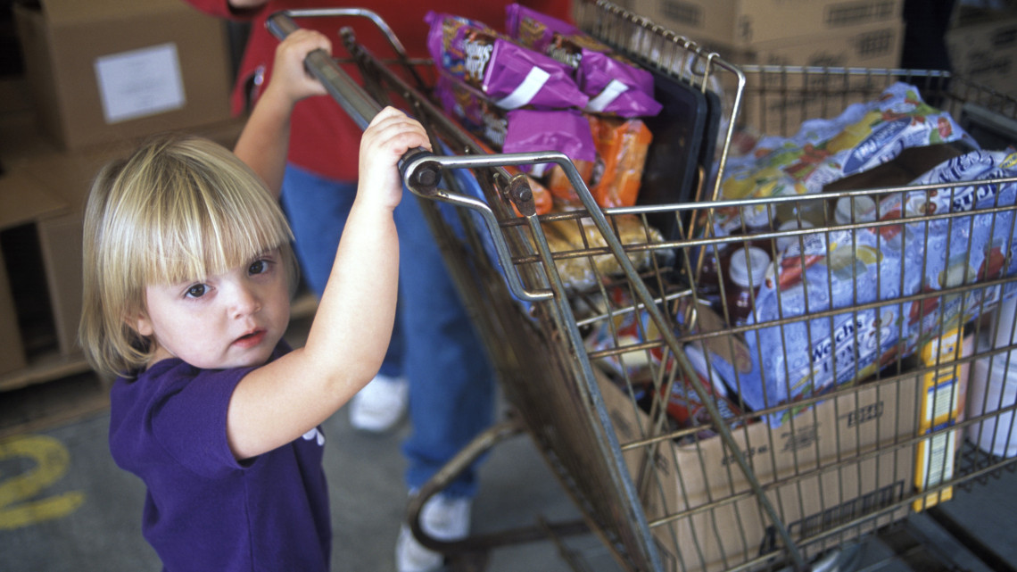 Ez okozza az elszabadult élelmiszerárakat? Kiskereskedőknél vizsgálódik a versenyhivatal