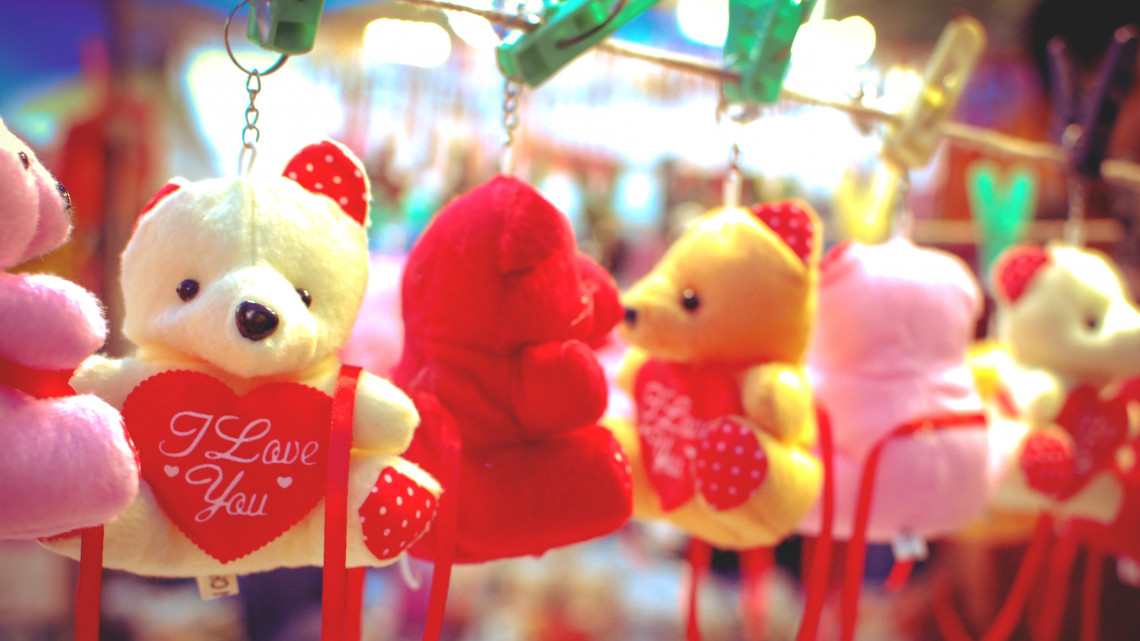 Nyakunkon a Valentin-nap: brutális áron adják ezeket az ajándékokat