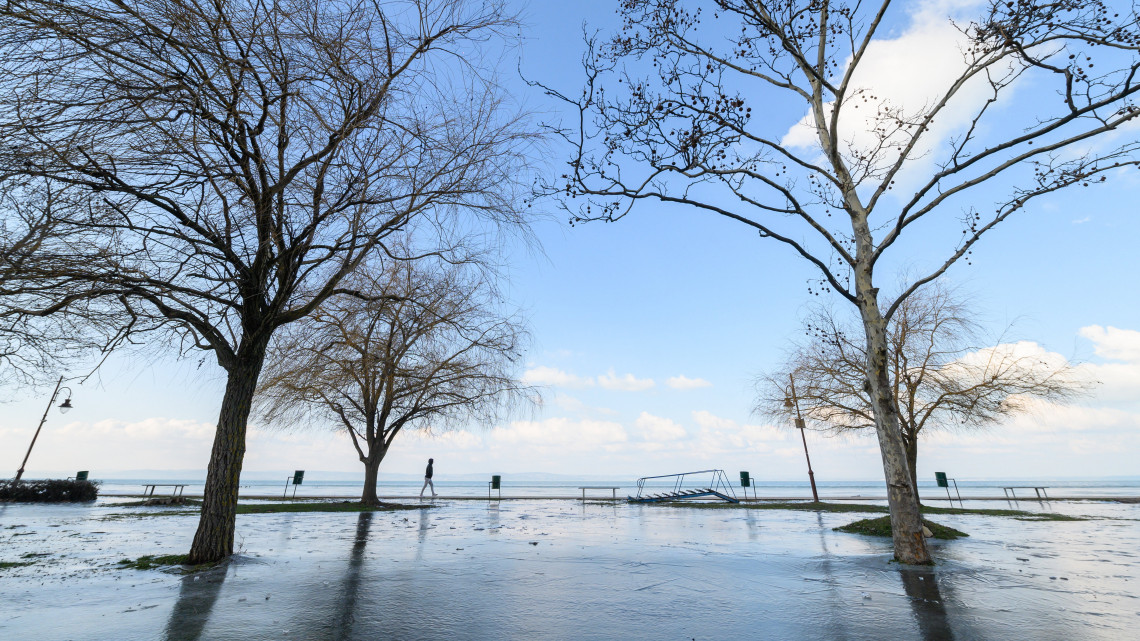 Lassan kicsordul a Balaton vize? Közelít a maximumhoz: ilyen a tó most februárban