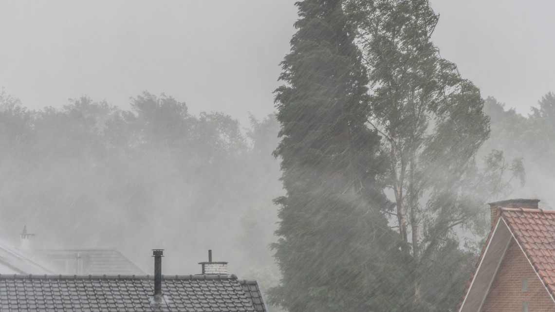 Nem csillapodik az időjárás: van olyan település, ahol 100 milliméternél is több eső esett