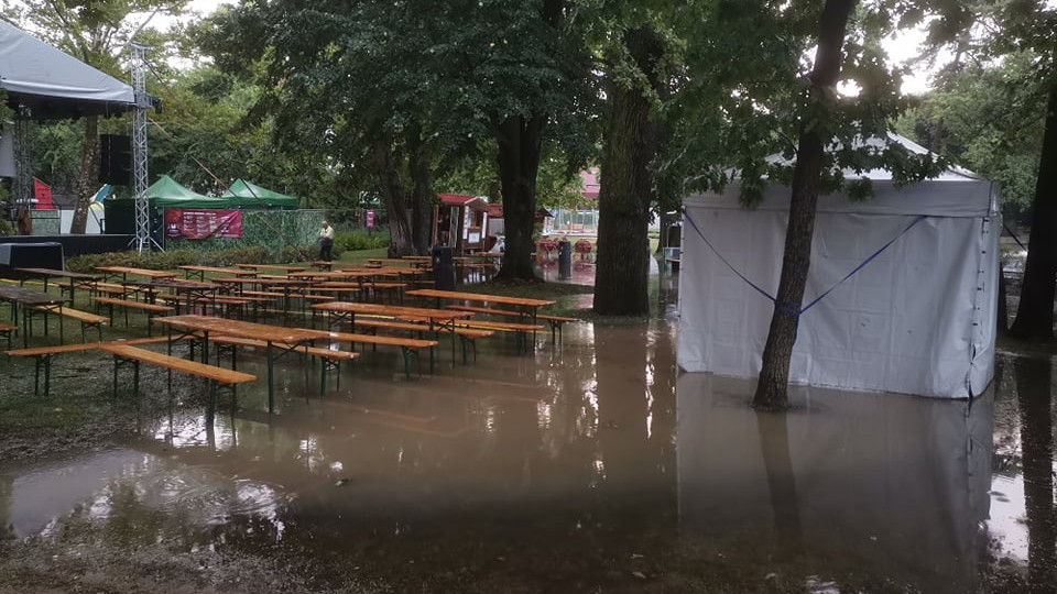 Apokaliptikus vihar tombolt az országban: folyamatos a mentés, egész települések kerültek víz alá