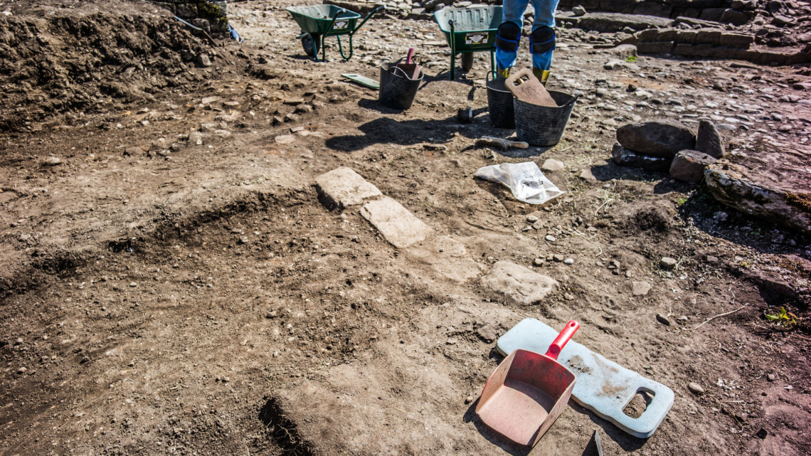 Szenzációs felfedezés: ki sem találnád milyen kincsekre bukkantak a Balatonnál