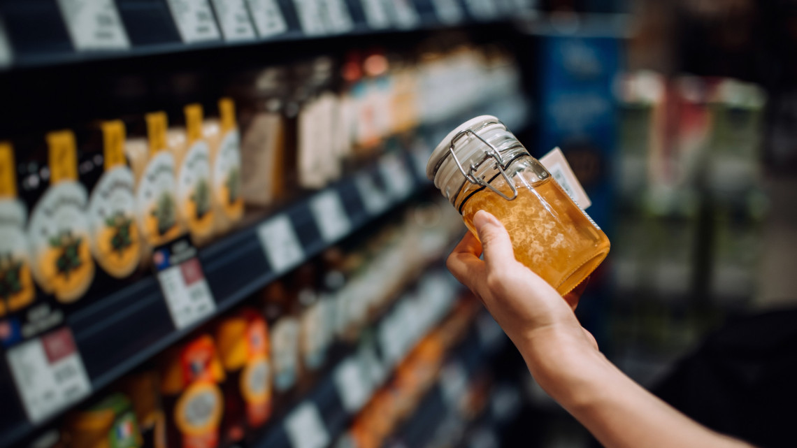 Elárasztotta Európát a hamis méz: ilyen címke mögé bújva rejtőzködik a boltok polcain