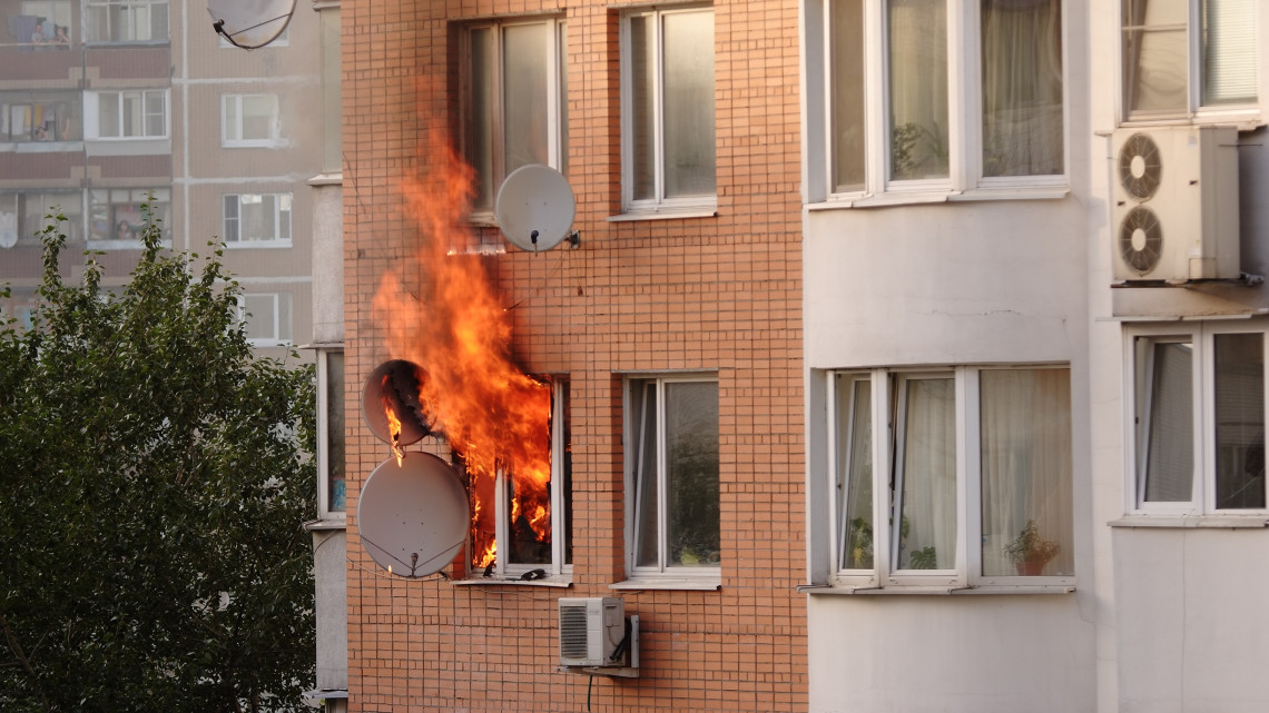 Szörnyű, ami Miskolcon történt: kigyulladt a többszintes lakóház, ez lehet a tragikus tűzeset oka