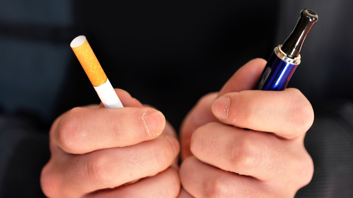 Íme a valóság az e-cigiről: egészségesebb, mint az igazi cigaretta, vagy kamu az egész?