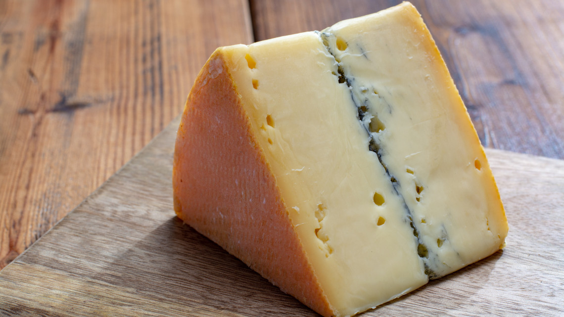 Figyelem, meg ne edd, ha ilyet vettél: súlyos betegséget okoz a fertőzött sajt, azonnal vidd vissza!