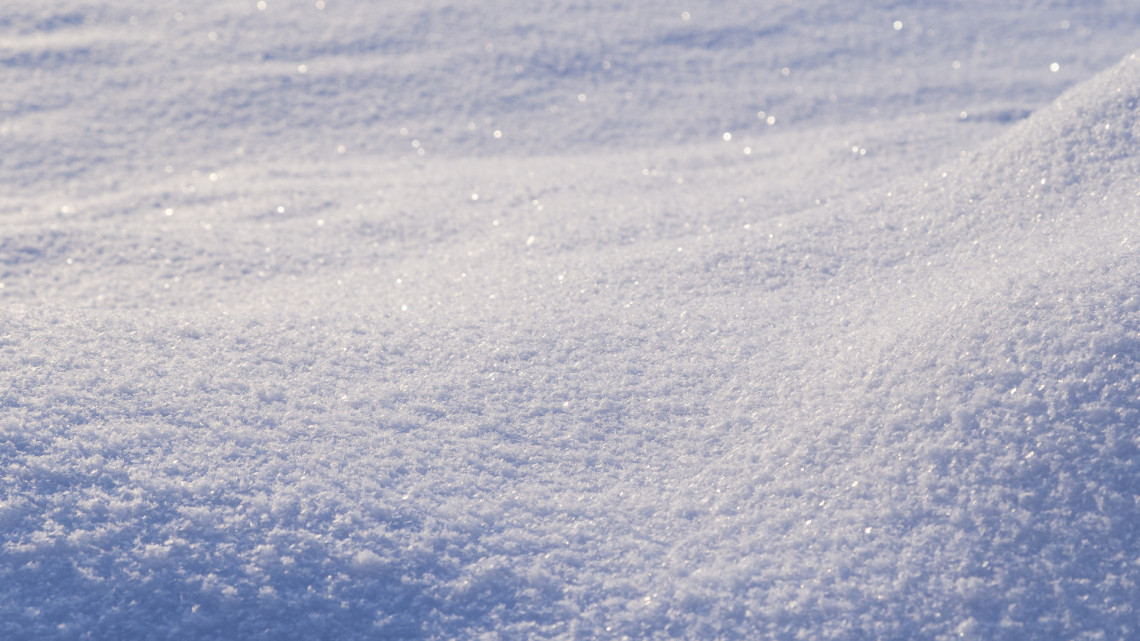 Elképesztő mennyiségű hó esett: fotón a teljesen kifehéredett Bükk