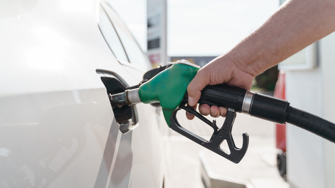 Autósok, figyelem: durva változás jön a benzinkutakon, nem mindegy, mikor tankolsz