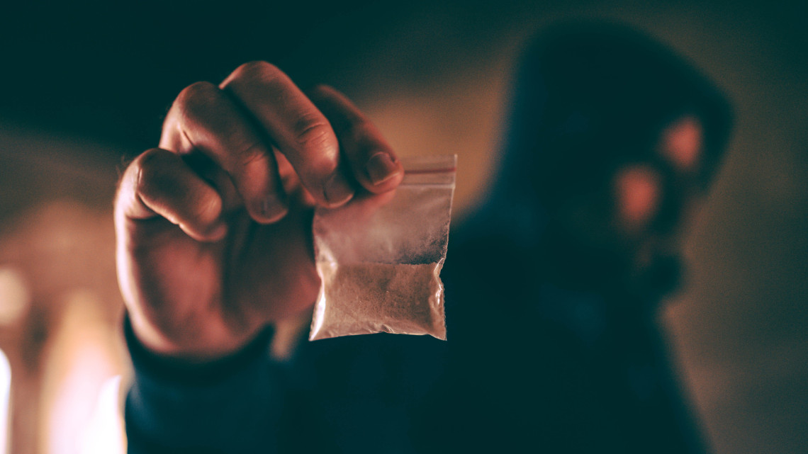Lekapcsolták a szentesi drogdílert: bőséges mennyiségű amfetaminnal látta el ügyfeleit