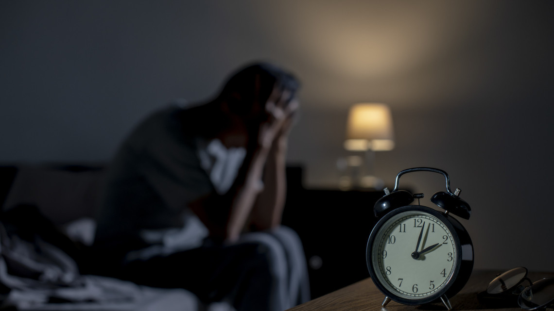 Így teszi tönkre magát a legtöbb magyar a rossz alvással: néhány egyszerű rutinon múlik az egészség