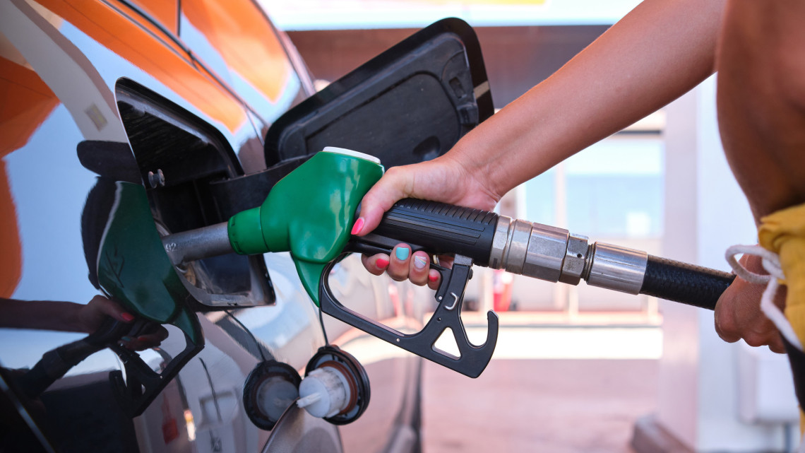 Szerdán jön az újabb üzemanyagár-emelés: ennyibe fog kerülni a benzin, gázolaj