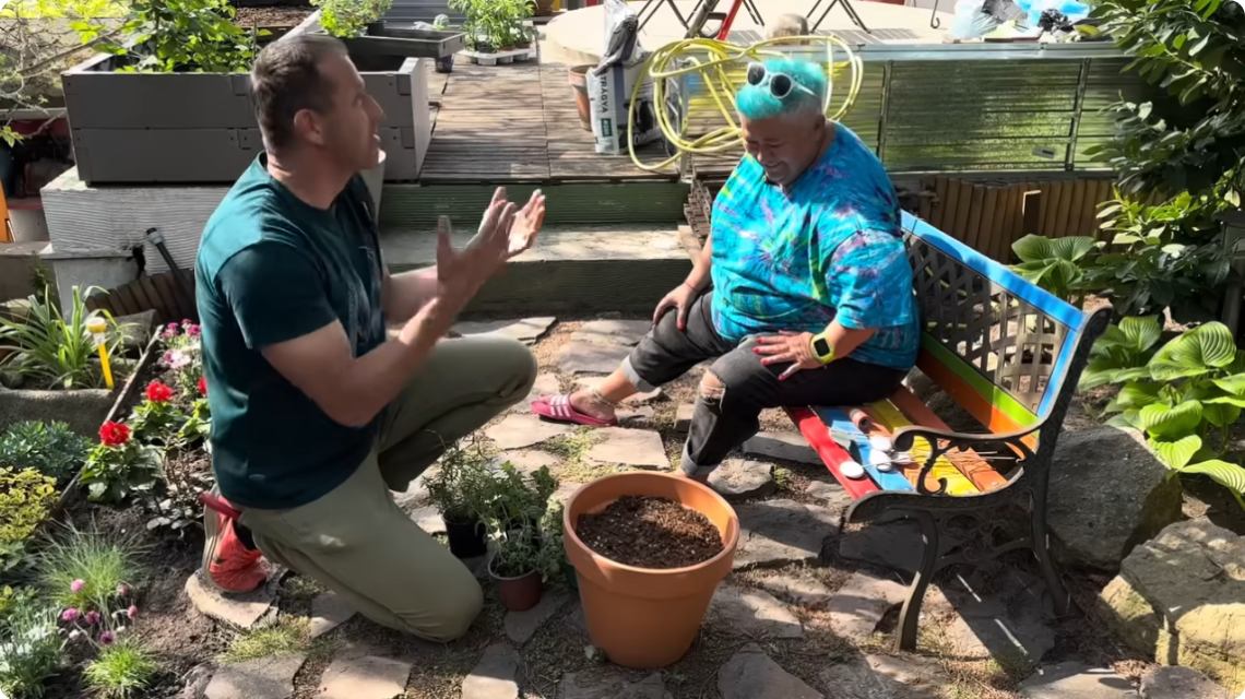Kukkants be, így fest Falusi Mariann álomszép vidéki kertje: profi kertész adott neki tanácsokat + Videó